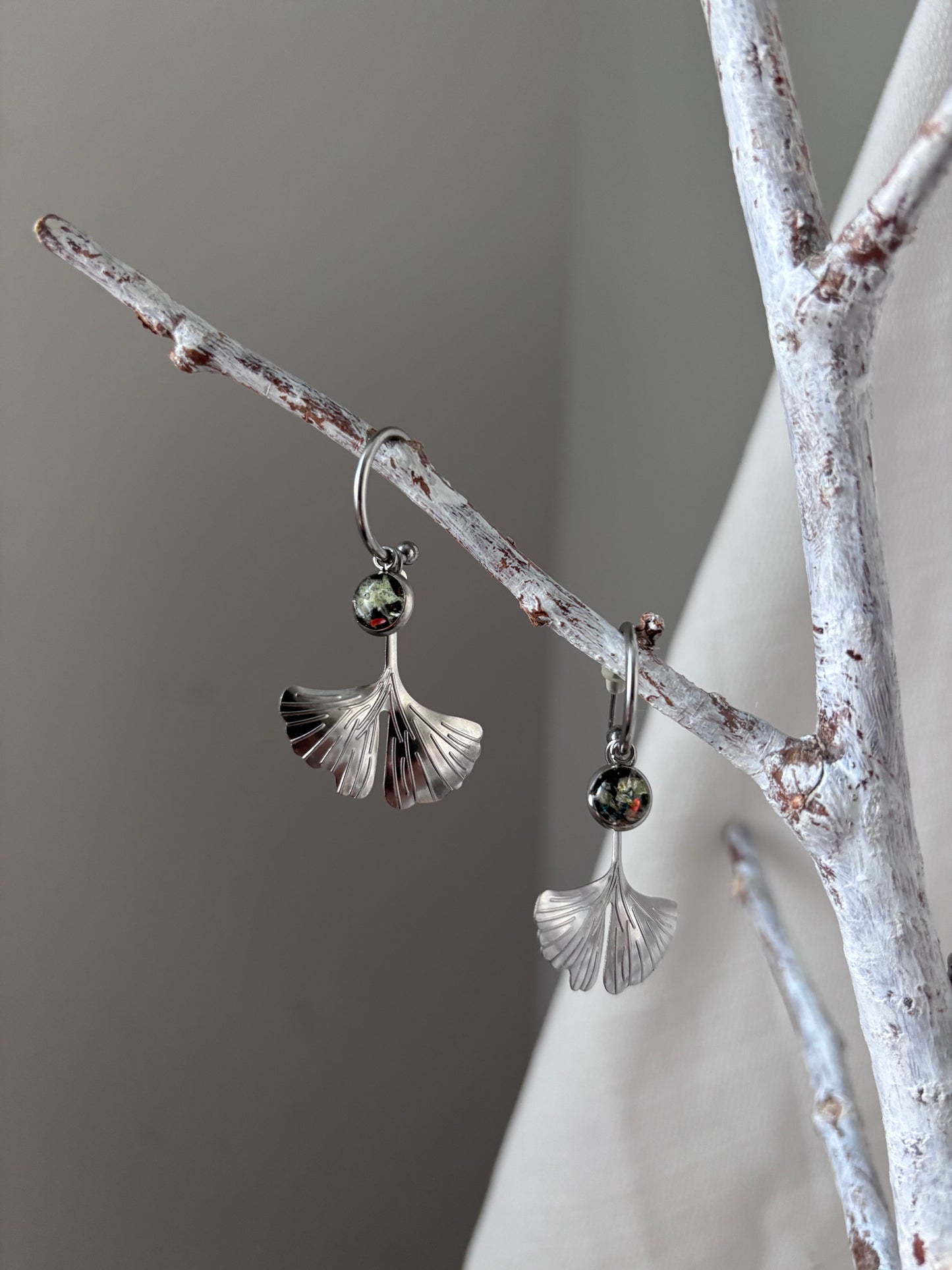 | Symphonie florale | Boucles d’oreilles en fleurs séchées et résine | #1002