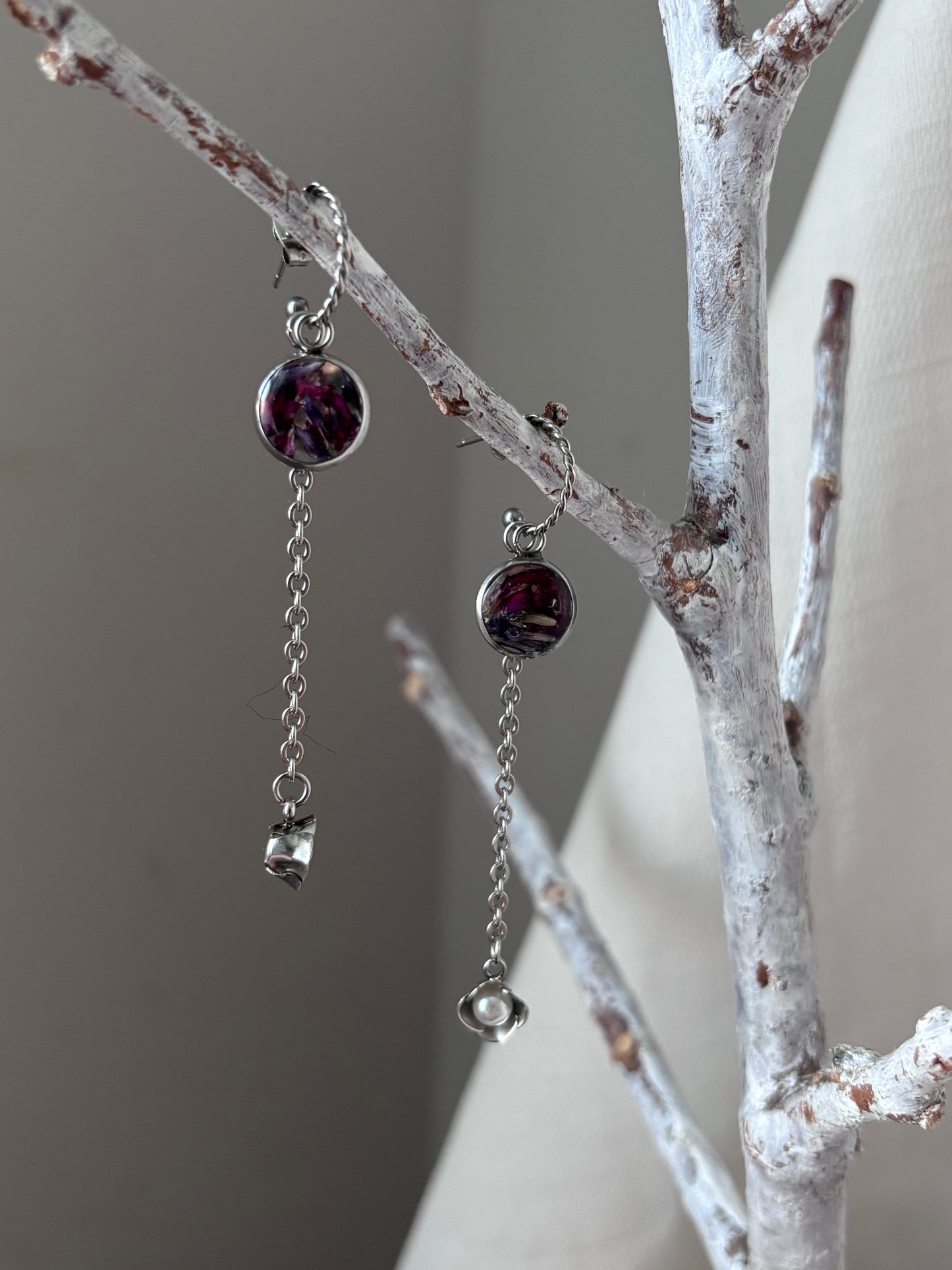 | Symphonie florale | Boucles d’oreilles en fleurs séchées et résine | #1006