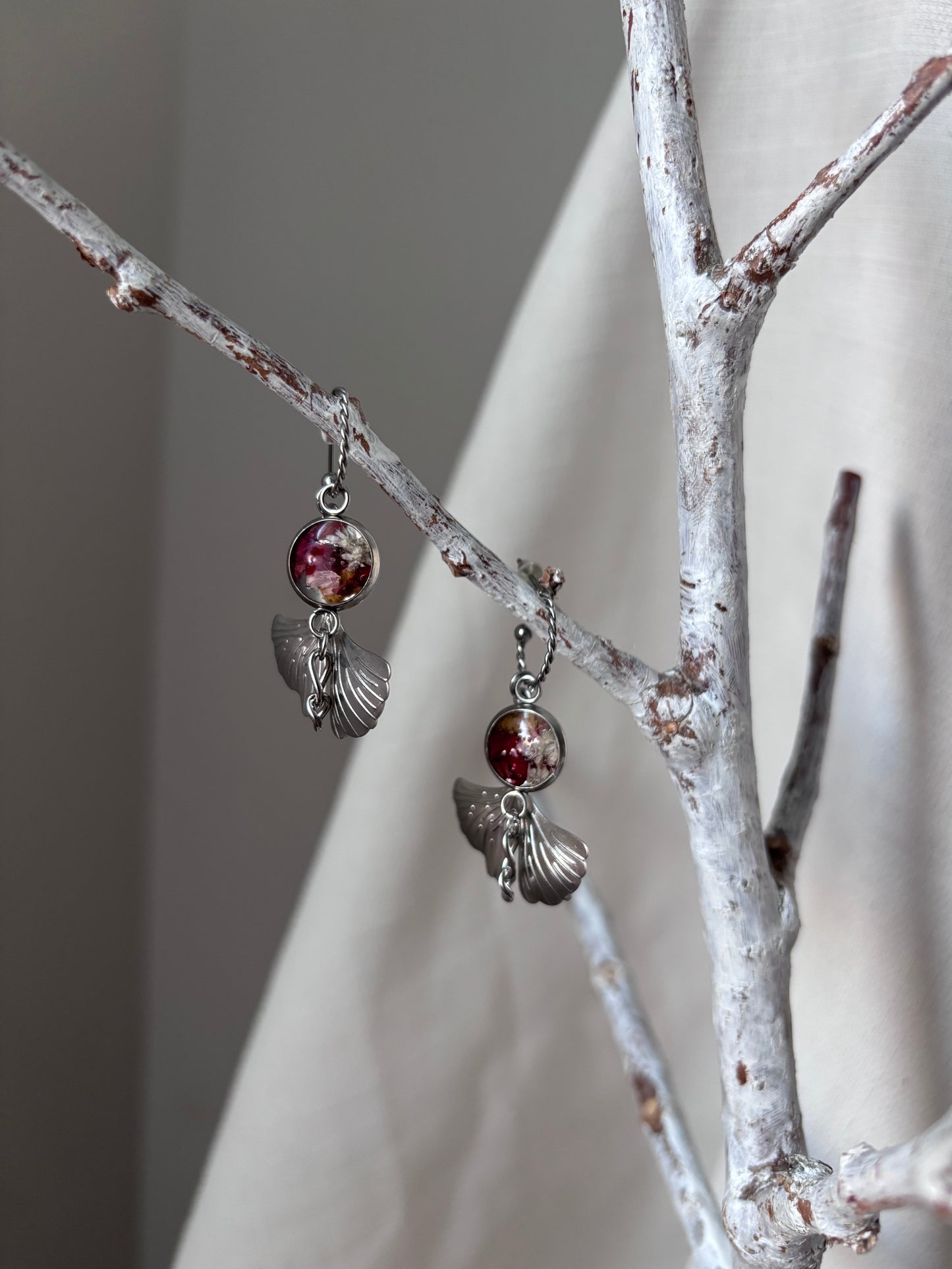 | Symphonie florale | Boucles d’oreilles en fleurs séchées et résine | #1001