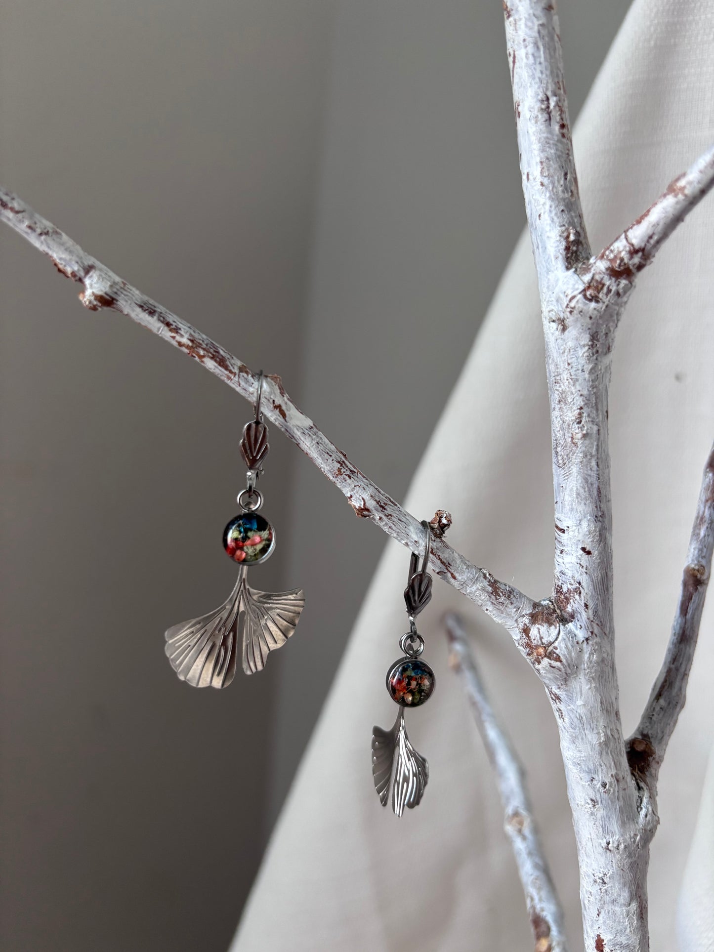 | Symphonie florale | Boucles d’oreilles en fleurs séchées et résine | #1003