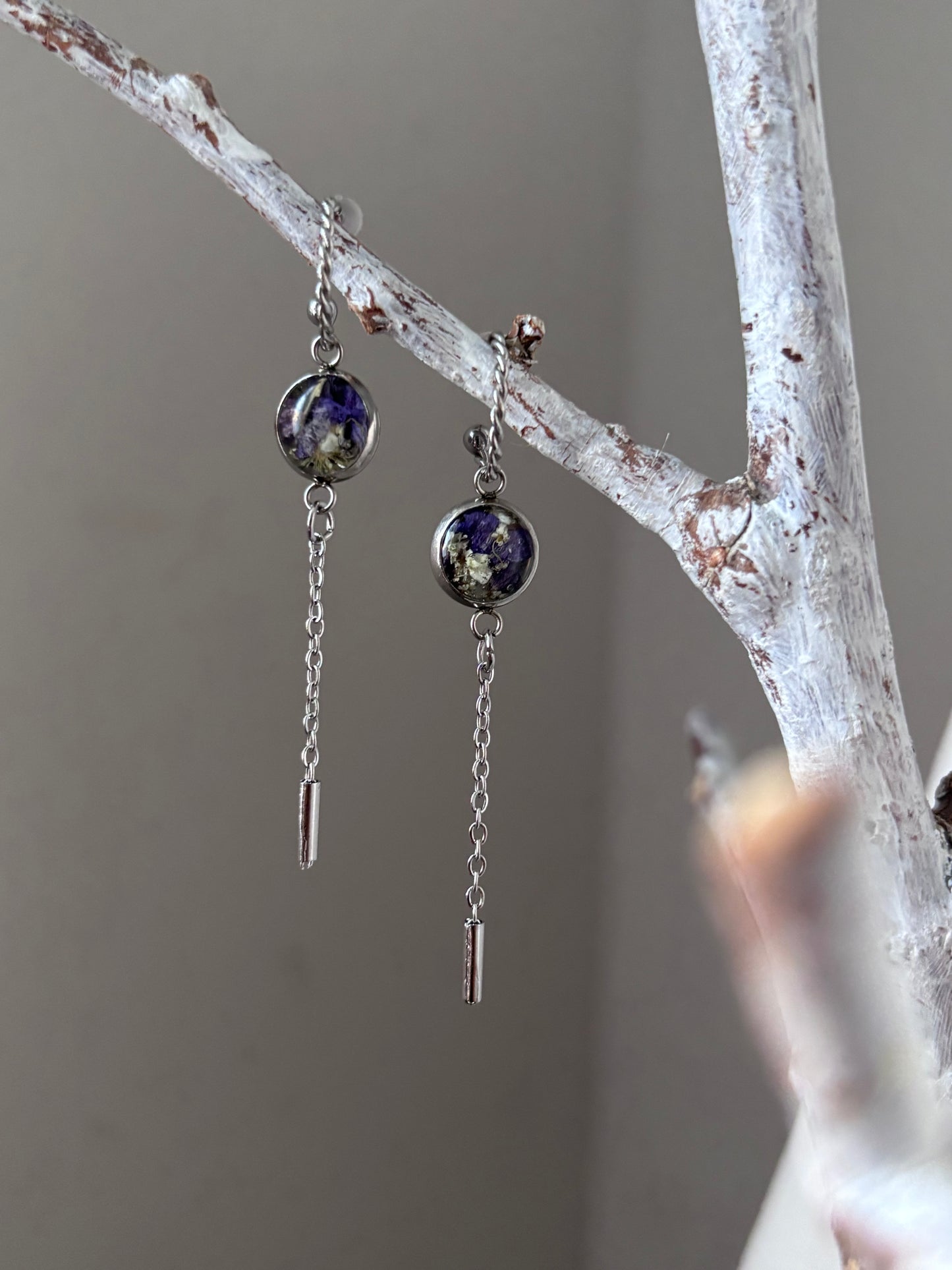 | Symphonie florale | Boucles d’oreilles en fleurs séchées et résine | #1011