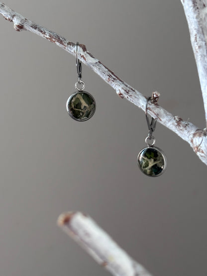 | Symphonie florale | Boucles d’oreilles en fleurs séchées et résine | #1012
