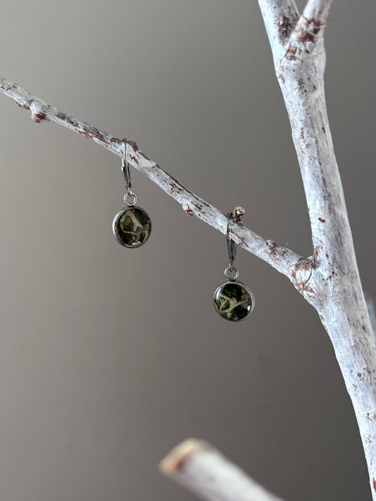 | Symphonie florale | Boucles d’oreilles en fleurs séchées et résine | #1012