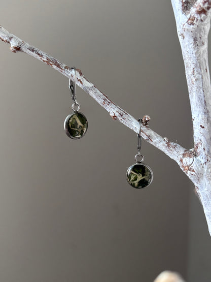 | Symphonie florale | Boucles d’oreilles en fleurs séchées et résine | #1012