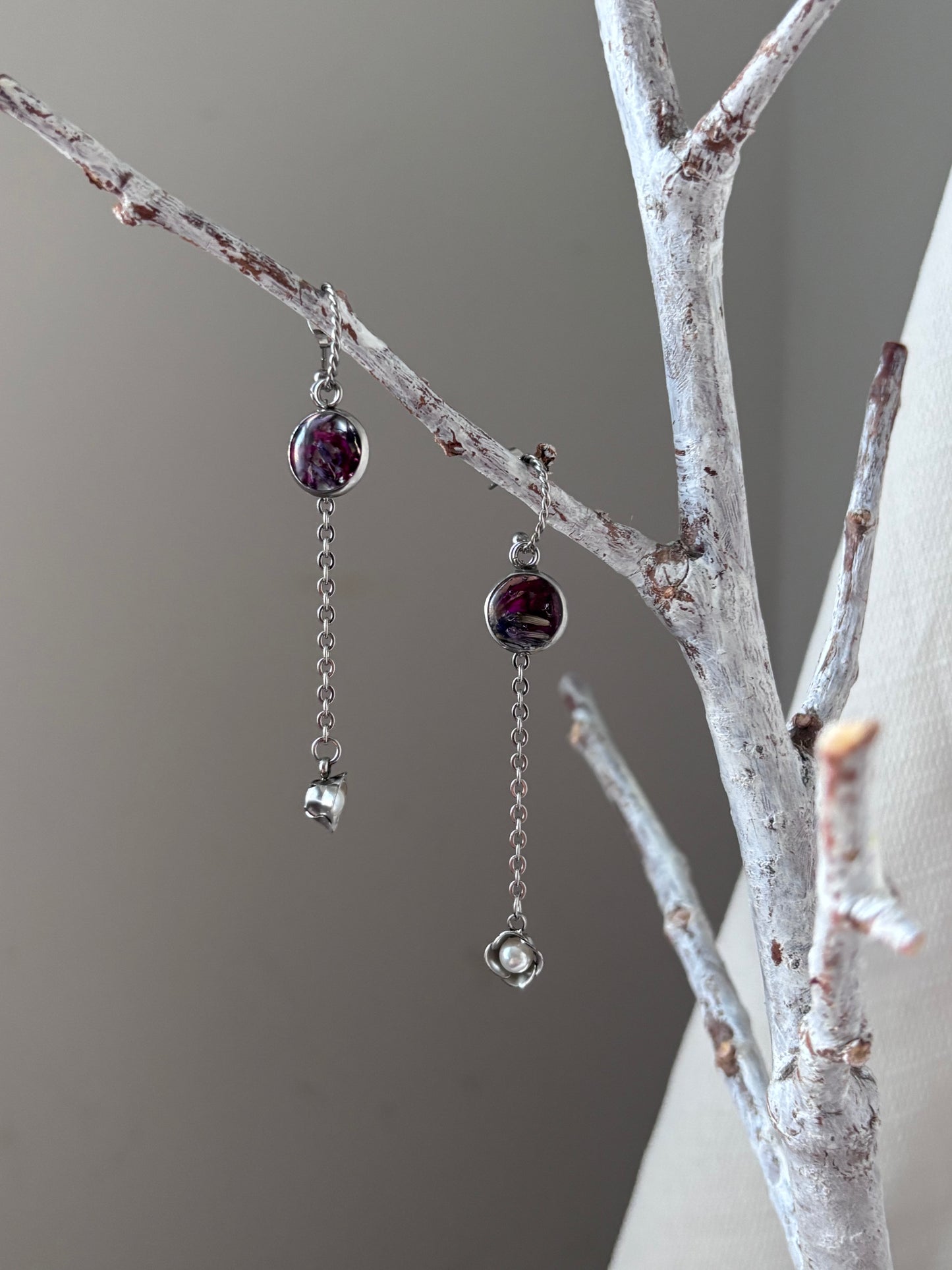 | Symphonie florale | Boucles d’oreilles en fleurs séchées et résine | #1006