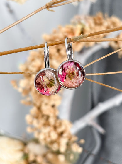 | Symphonie florale | Boucles d’oreilles en fleurs séchées et résine