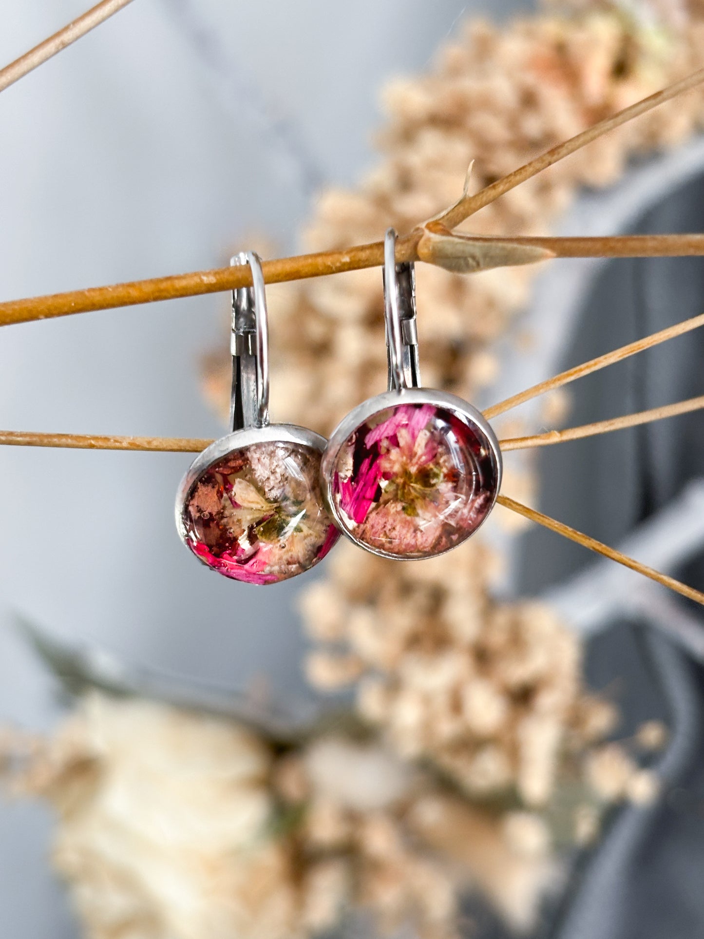 | Symphonie florale | Boucles d’oreilles en fleurs séchées et résine