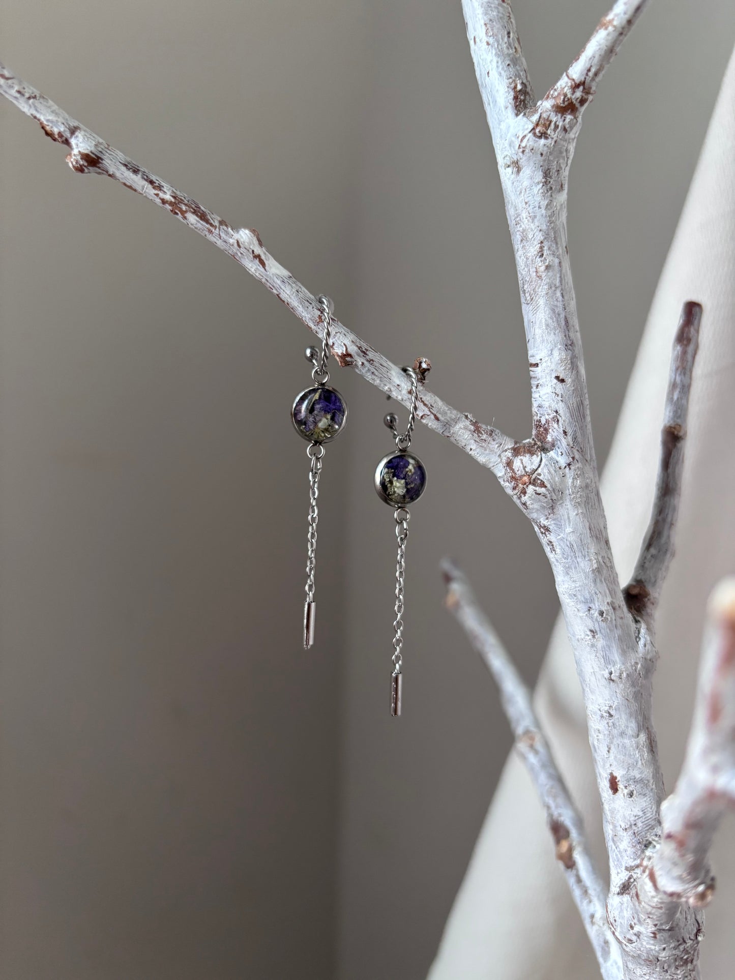 | Symphonie florale | Boucles d’oreilles en fleurs séchées et résine | #1011