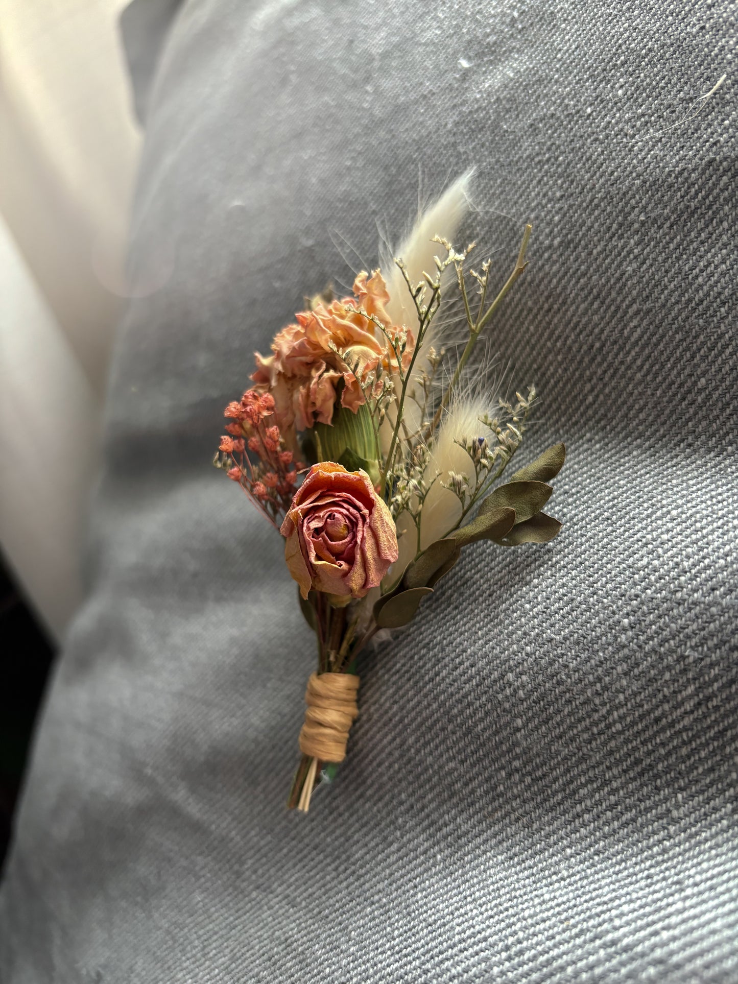 | Ensemble de la collection Rosalie | Pince et boutonnière asssortie