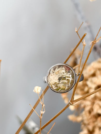 | Symphonie florale | Bague en fleurs séchées et résine