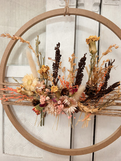 Couronne de fleurs séchées surcyclées