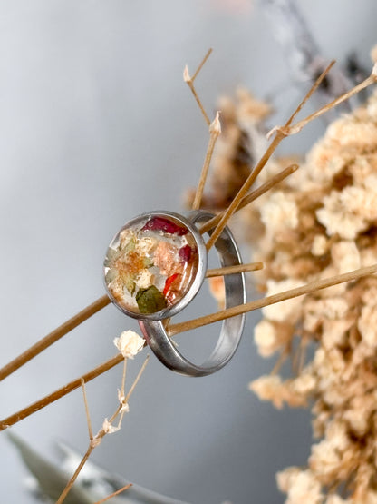 | Symphonie florale | Bague en fleurs séchées et résine