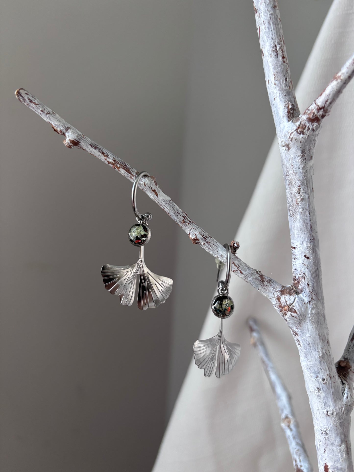 | Symphonie florale | Boucles d’oreilles en fleurs séchées et résine | #1002