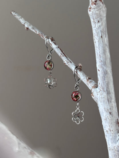 | Symphonie florale | Boucles d’oreilles en fleurs séchées et résine | #1007