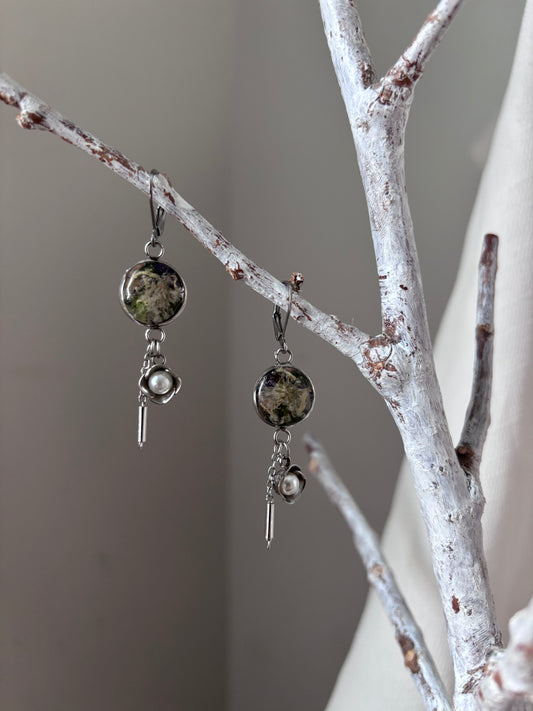 | Symphonie florale | Boucles d’oreilles en fleurs séchées et résine | #1009