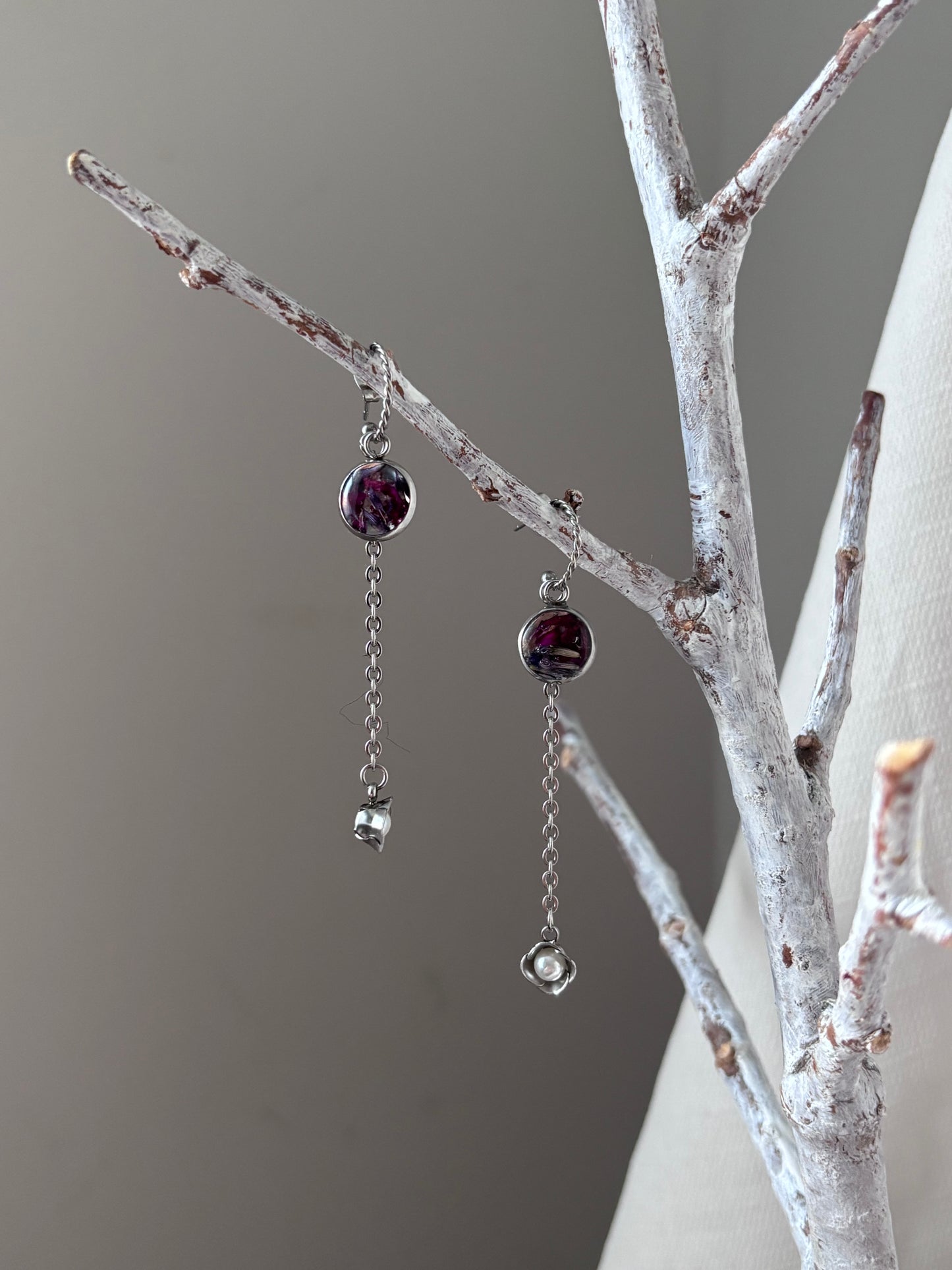 | Symphonie florale | Boucles d’oreilles en fleurs séchées et résine | #1006