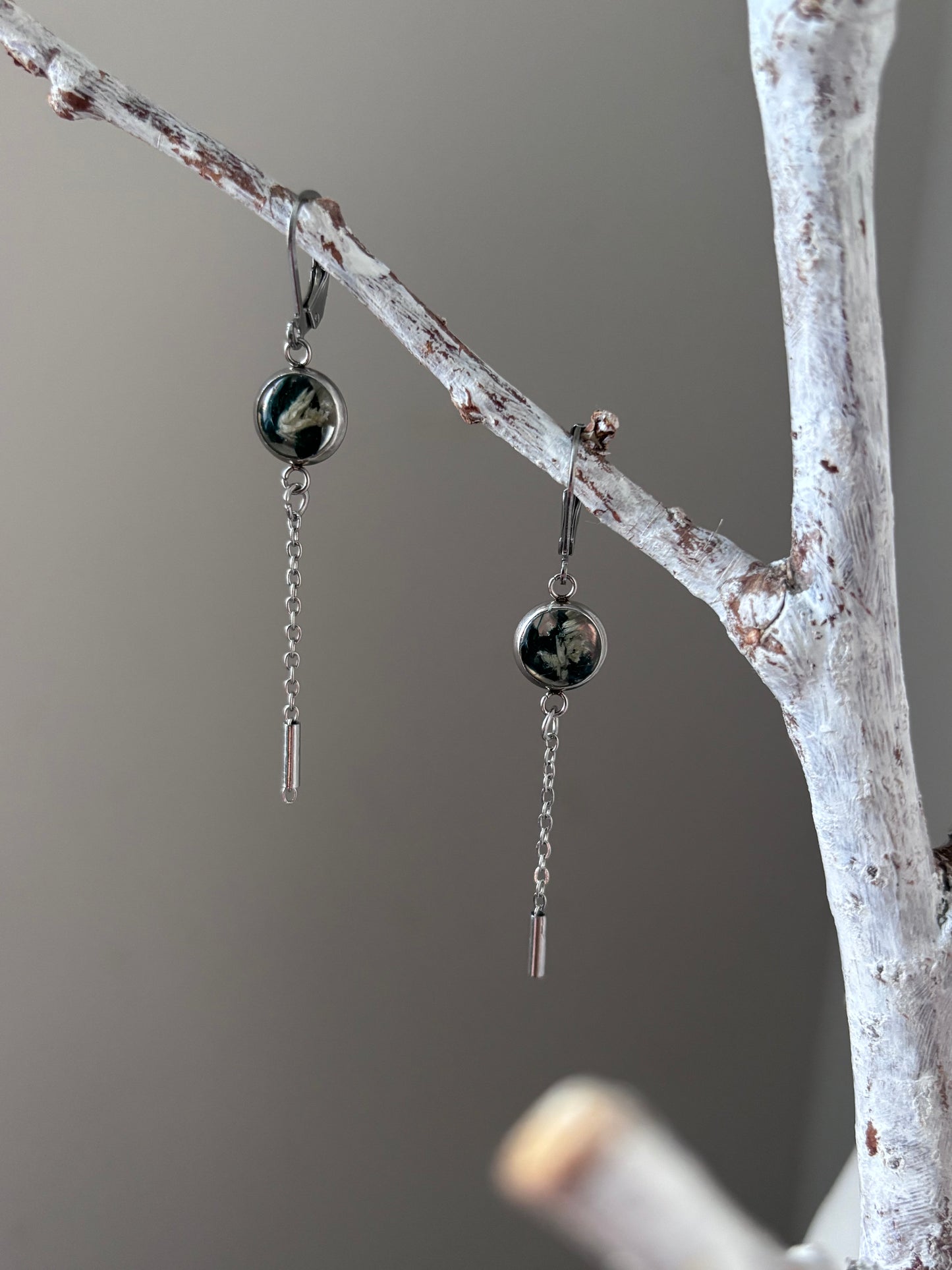 | Symphonie florale | Boucles d’oreilles en fleurs séchées et résine | #1013