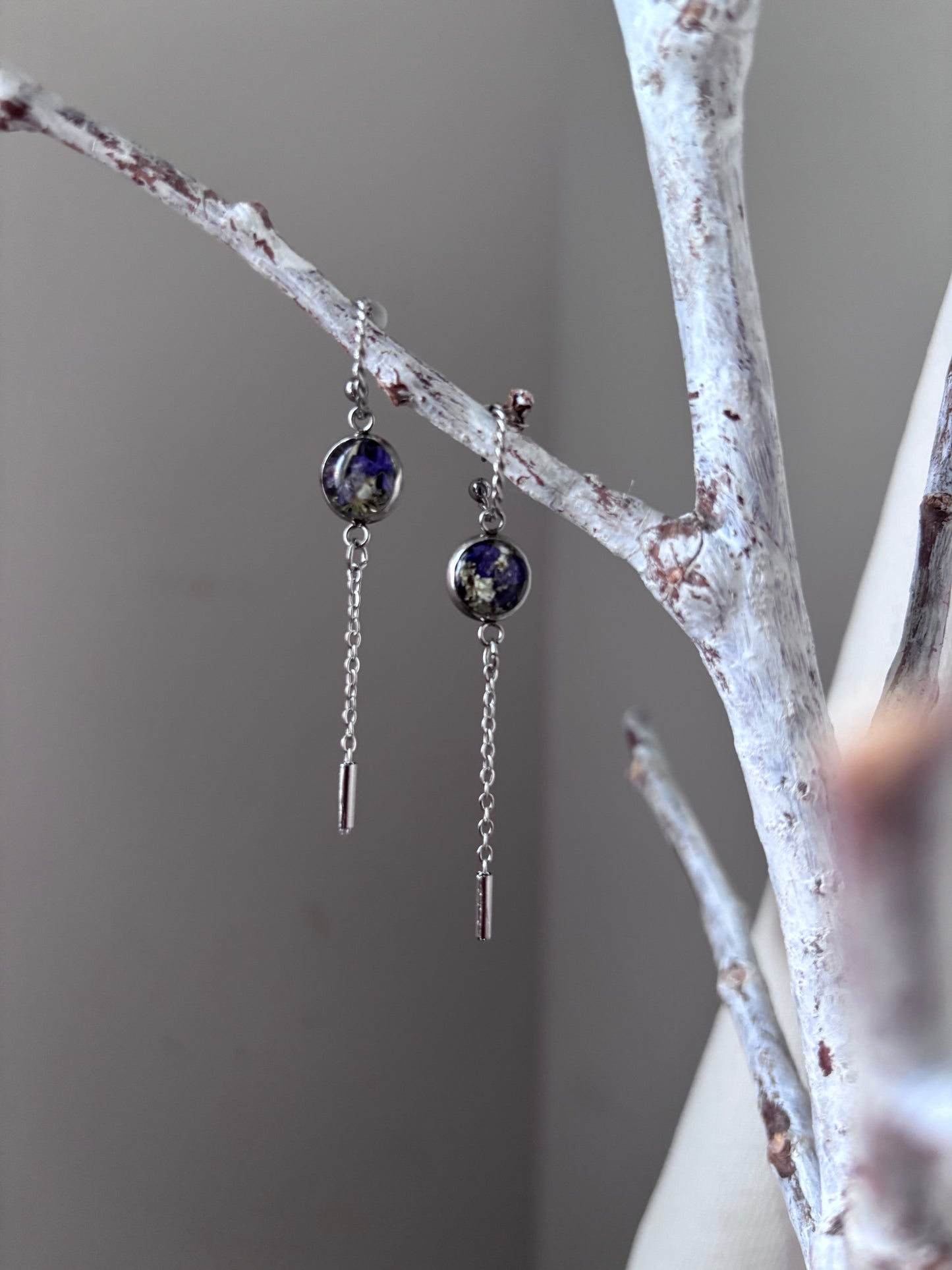 | Symphonie florale | Boucles d’oreilles en fleurs séchées et résine | #1011