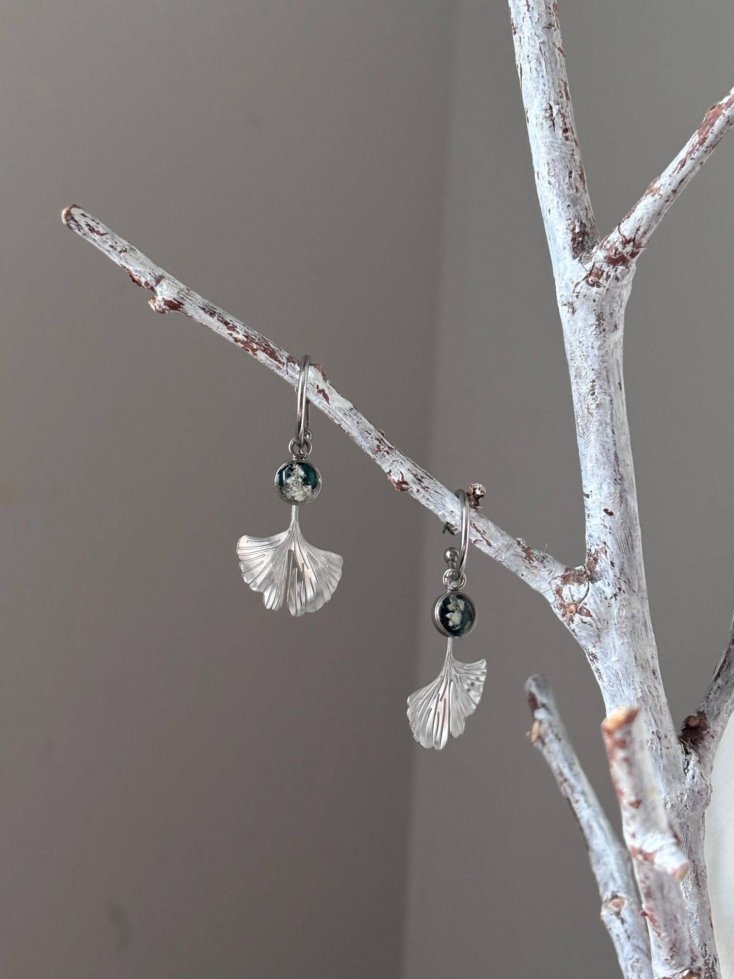 | Symphonie florale | Boucles d’oreilles en fleurs séchées et résine | #1008